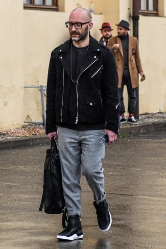 Какие косухи носить с черными высокими кедами мужчине