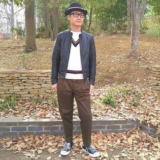 Какие бомберы носить с черными высокими кедами мужчине