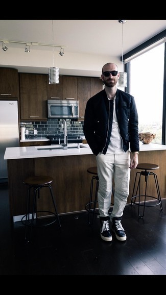 Какие бомберы носить с черными высокими кедами мужчине