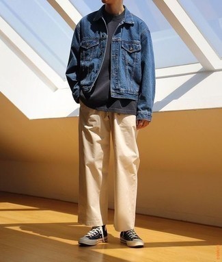 Какие джинсовые куртки носить с черными высокими кедами мужчине