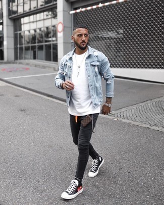 Какие джинсовые куртки носить с черными высокими кедами мужчине