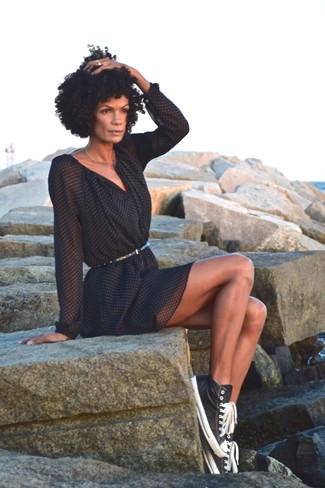 С чем носить черные высокие кеды женщине