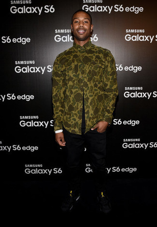 С чем носить черные высокие кеды мужчине