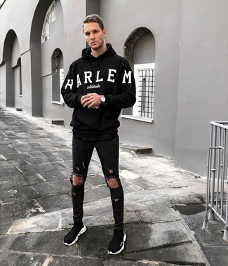 С чем носить черные высокие кеды мужчине