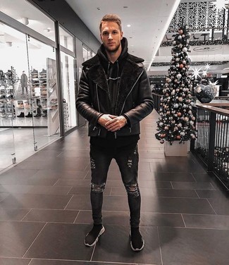 С чем носить черные высокие кеды мужчине