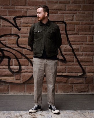 Какие куртки-рубашки носить с черными высокими кедами мужчине