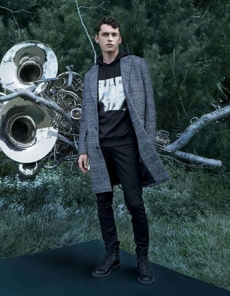 Как носить черный худи с черным длинным пальто