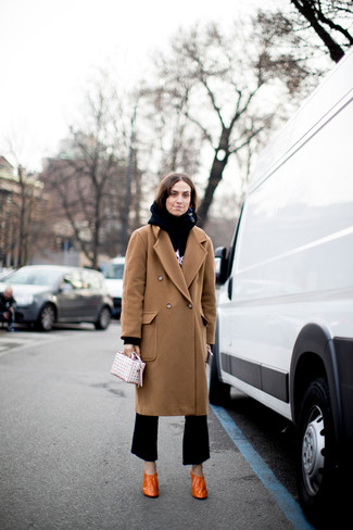 Какое пальто носить с черным худи женщине