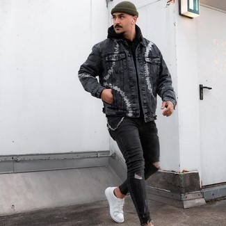 Какие джинсовые куртки носить с черным худи мужчине