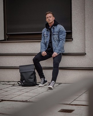 Какие джинсовые куртки носить с черным худи мужчине