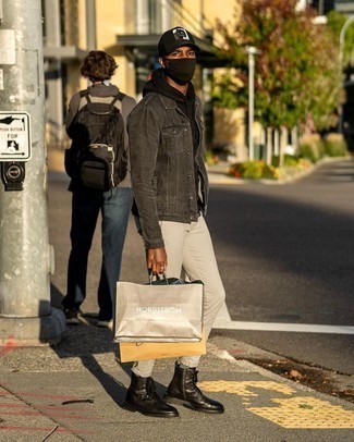 Как носить черный худи с серой джинсовой курткой мужчине