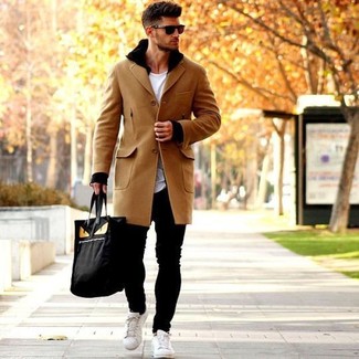 Какие джинсы носить с черным худи мужчине