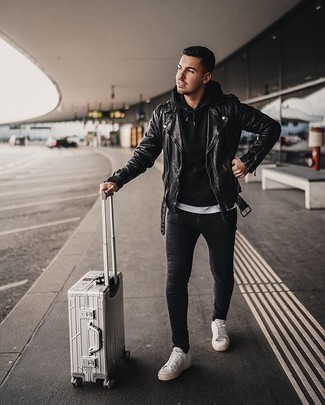 Какие джинсы носить с черным худи мужчине