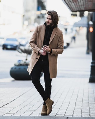 Какие джинсы носить с черным худи мужчине