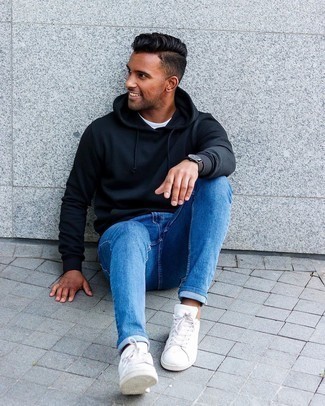 Какие джинсы носить с черным худи мужчине