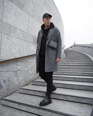 Какие джинсы носить с черным худи мужчине