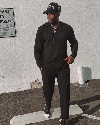 С чем носить черный худи мужчине