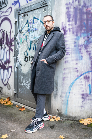 Какие длинные пальто носить с черным худи