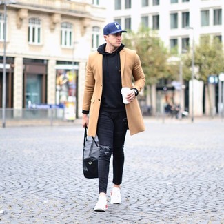 Какие длинные пальто носить с черным худи