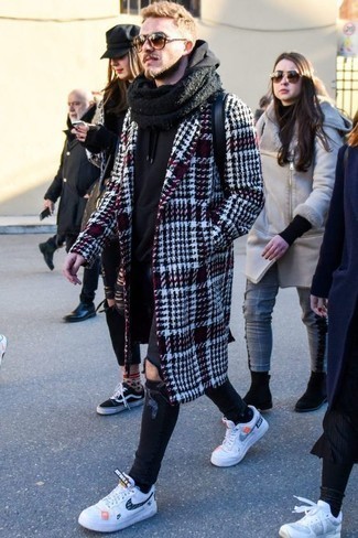 Какие длинные пальто носить с черным худи