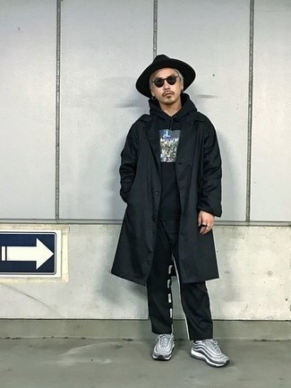 Какие дождевики носить с черным худи мужчине