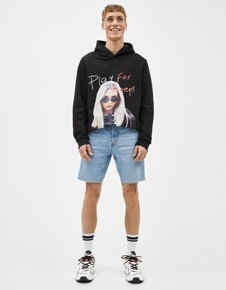 Какие шорты носить с черным худи мужчине