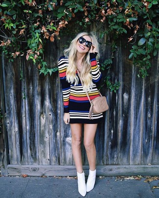 С чем носить черное платье в горизонтальную полоску