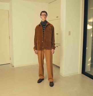 С чем носить черную водолазку в горизонтальную полоску мужчине