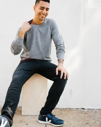 Какие кроссовки носить с черными джинсами мужчине