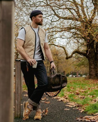 Какие кроссовки носить с черными джинсами мужчине