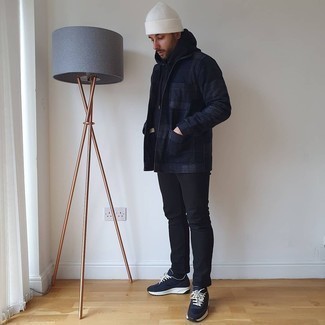 Какие кроссовки носить с черными джинсами мужчине