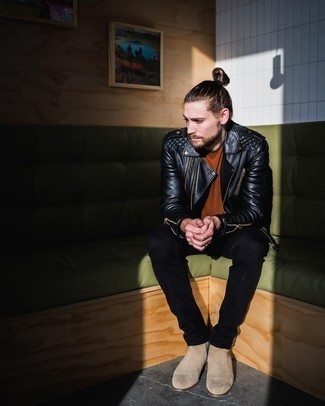 Какие косухи носить с черными джинсами мужчине