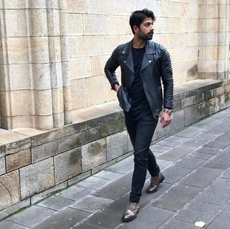 Какие косухи носить с черными джинсами мужчине