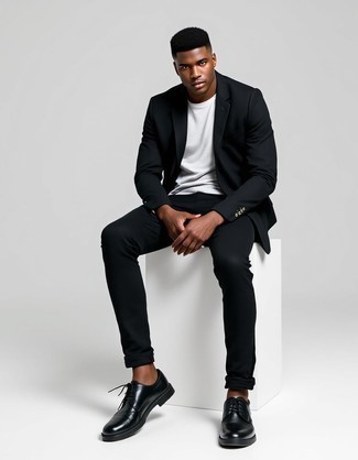 Как носить черные джинсы с черным пиджаком мужчине