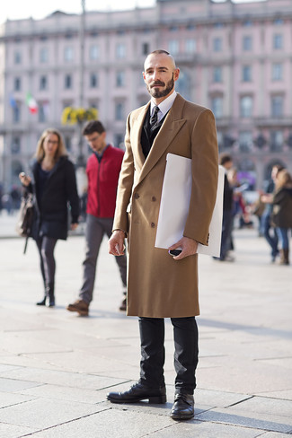 Как носить черные джинсы с черным пиджаком мужчине