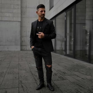 Как носить черные джинсы с черным пиджаком мужчине