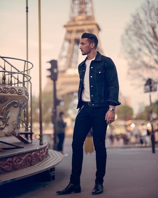 Как носить черные джинсы с черной джинсовой курткой мужчине