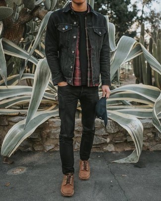 Как носить черные джинсы с черной джинсовой курткой мужчине