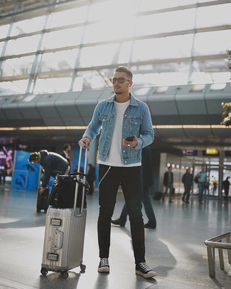 Как носить черные джинсы с черными низкими кедами мужчине