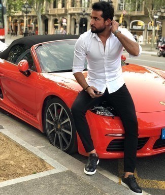 Как носить черные джинсы с черными низкими кедами мужчине