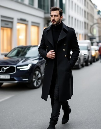 Как носить черные джинсы с черным длинным пальто