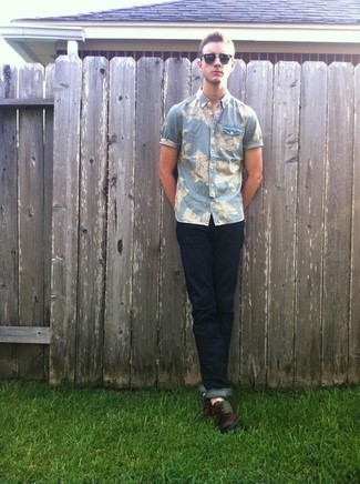 Какие топсайдеры носить с черными джинсами