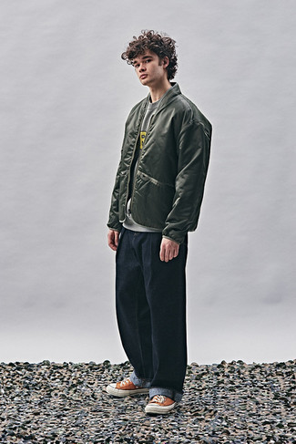 Какие бомберы носить с черными джинсами мужчине