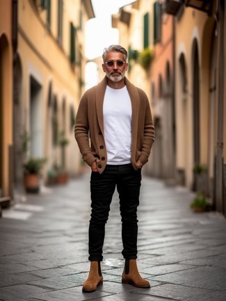 Какие кардиганы носить с черными джинсами мужчине