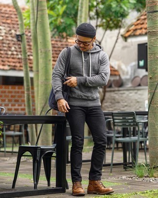 Какие повседневные ботинки носить с черными джинсами мужчине