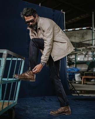 Какие повседневные ботинки носить с черными джинсами мужчине