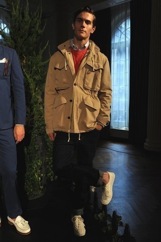 Какие полевые куртки носить с черными джинсами