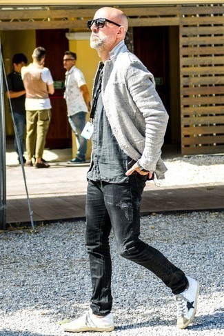 Как носить черные джинсы с серым пиджаком мужчине