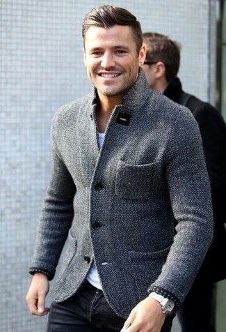 Как носить черные джинсы с серым пиджаком мужчине