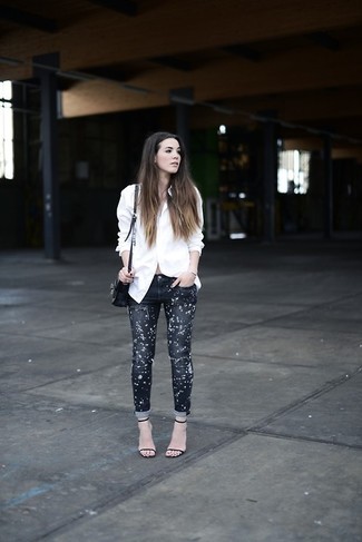 Какие босоножки на каблуке носить с черными джинсами